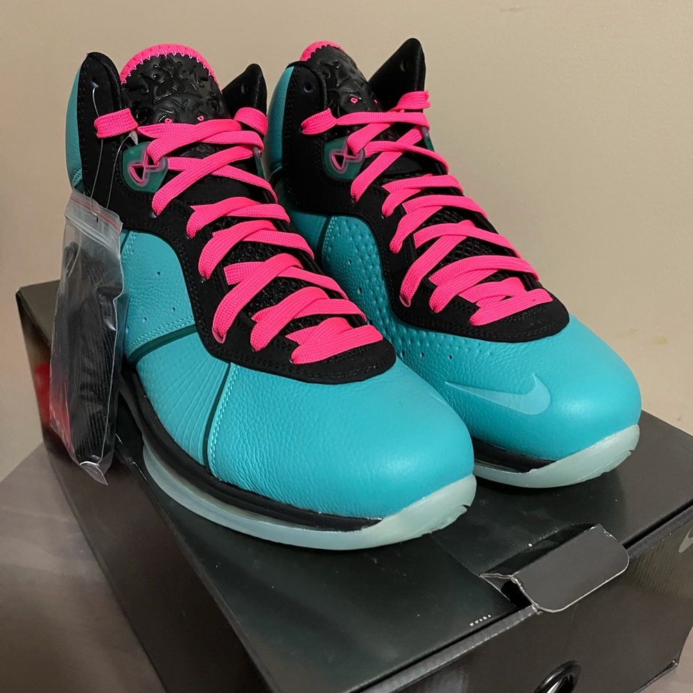 South Beach 8 Lebrons Sz 10.5 Deadstock!!!!!!